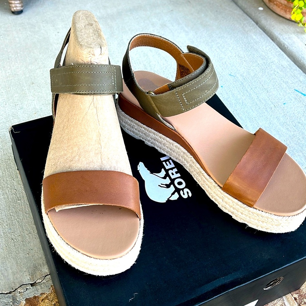 Sorel Cameron flat form sandal